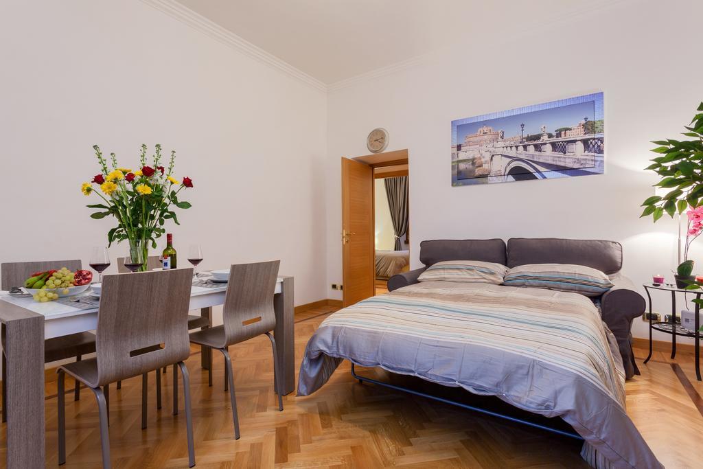 Vatican Loris House Rome Room photo