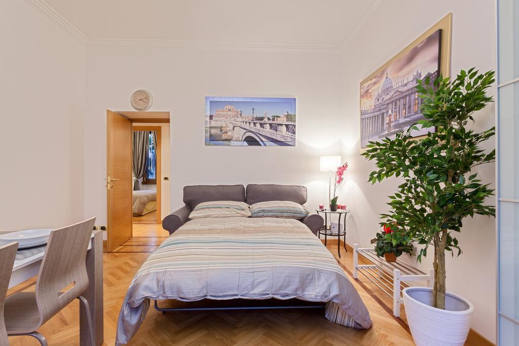 Vatican Loris House Rome Room photo